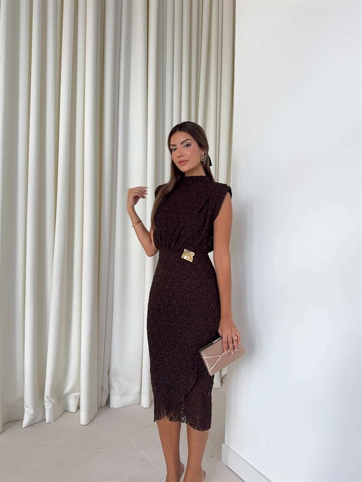 Vatkalı Aksesuar Detaylı Çift Kat Etekli Derlen Kahve Kadın Elbise 26K041