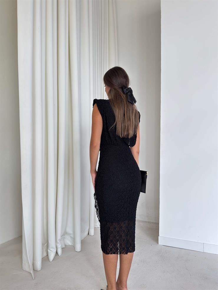 Vatkalı Aksesuar Detaylı Çift Kat Etekli Derlen Siyah Kadın Elbise 26K041