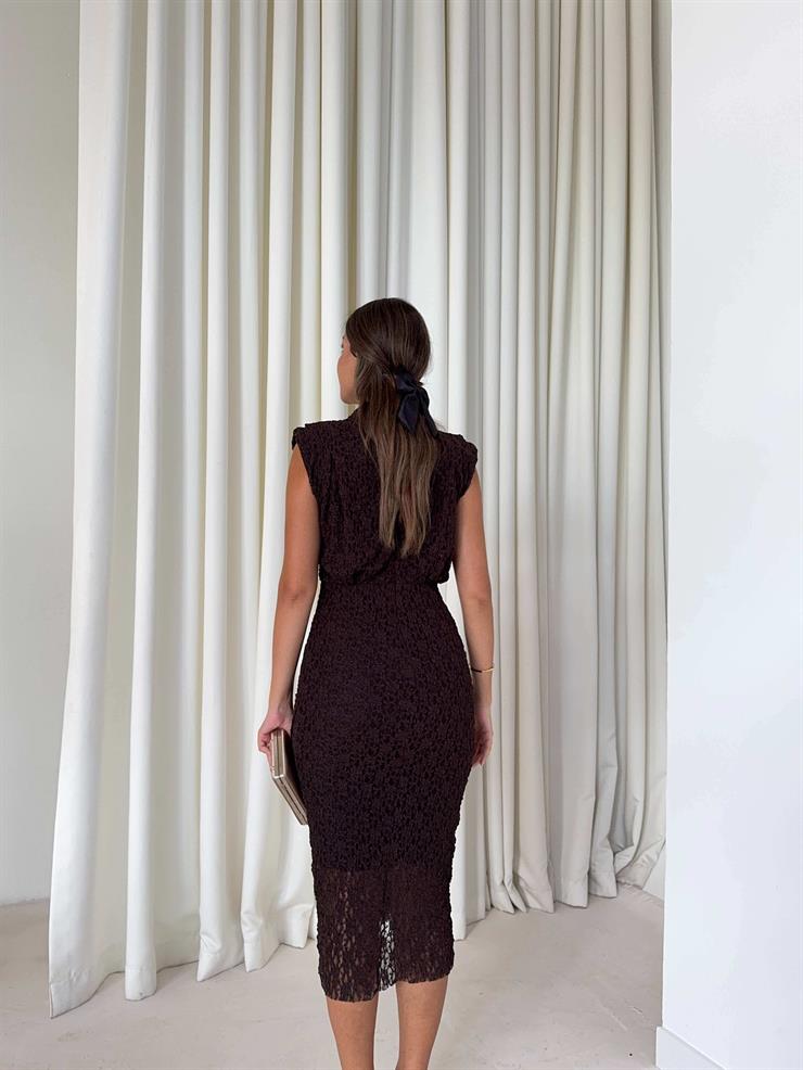 Vatkalı Aksesuar Detaylı Çift Kat Etekli Derlen Kahve Kadın Elbise 26K041