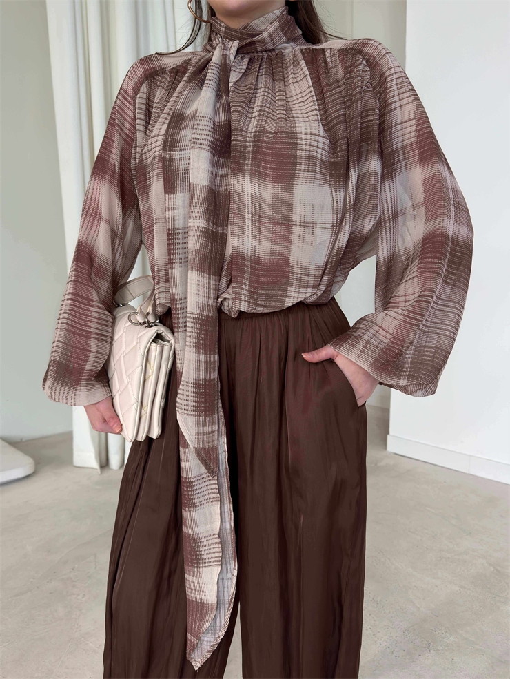 Desenli Transparan Boynu Fularlı Berrin Kahve Kadın Bluz 26Y155