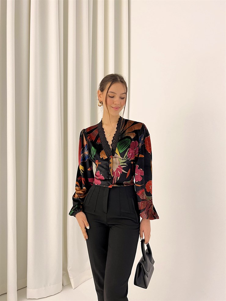 Desenli V Yaka Kol Ucu Lastikli Austin Kadın Siyah Kadife Bluz 23K000404
