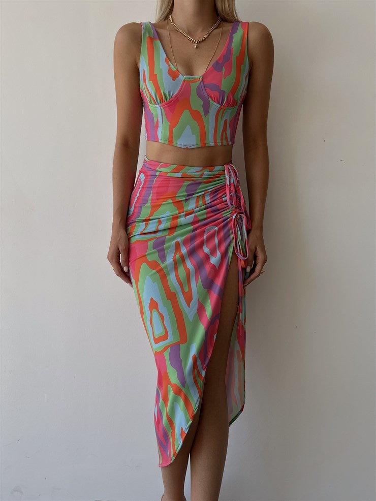 Desenli Yanı Ayarlanabilir Büzgülü Ve Yırtmaçlı Nevio Kadın Renkli İkili Takım 22Y000467