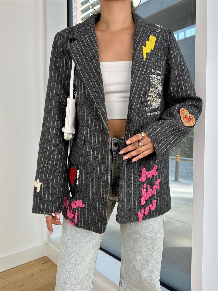 Omuz Vatkalı Nakış Detaylı Çizgili Desmin Kadın Siyah Ceket 25K066