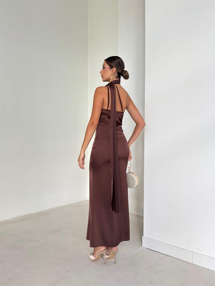 Tek Omuz Sırtı Asimetrik Detay Kendinden Kuşaklı Saten Midi Dıamante Kahve Kadın Elbise 26K085