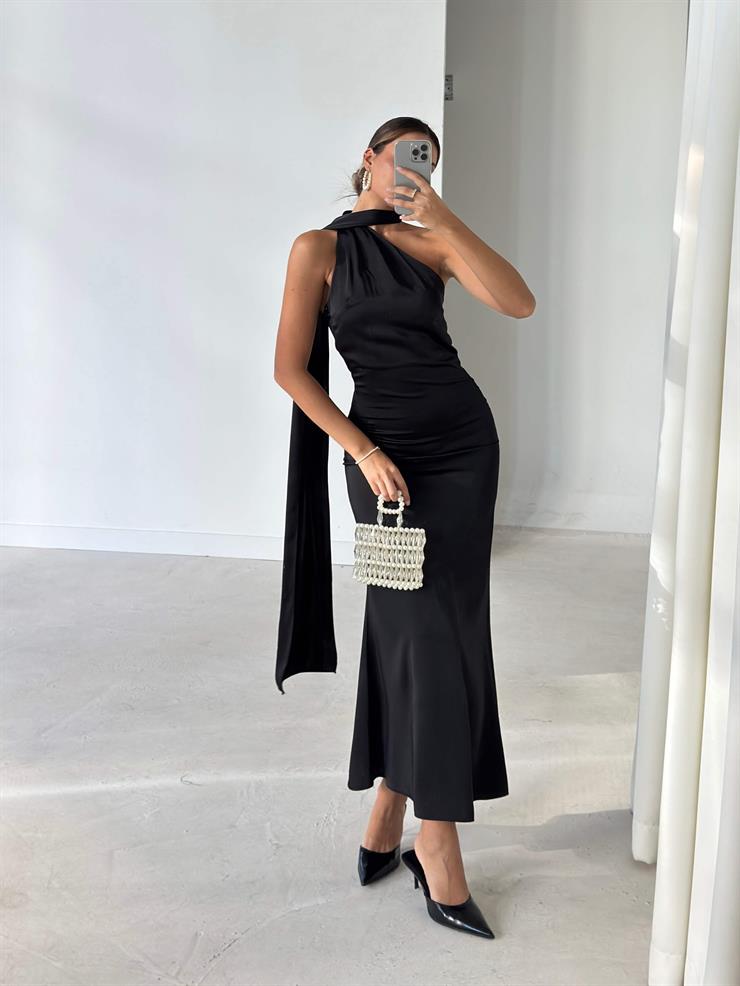 Tek Omuz Sırtı Asimetrik Detay Kendinden Kuşaklı Saten Midi Dıamante Siyah Kadın Elbise 26K085