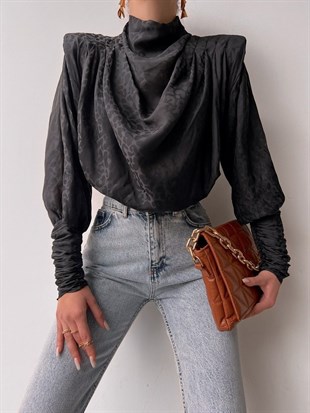 Leopar Desen Dik Yaka Omuz Büzgülü Kadın Siyah Bluz 22K000406