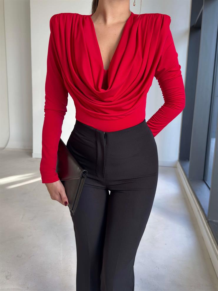 Omzu Vatkalı Uzun Kol Degaje Yaka Dinre Kadın Kırmızı Bluz 26K101