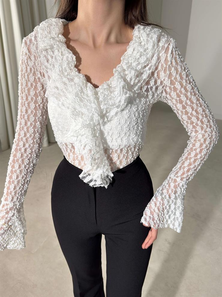 Fırfır Detaylı V Yaka Dantelli Dırand Beyaz Kadın Bluz 26K355