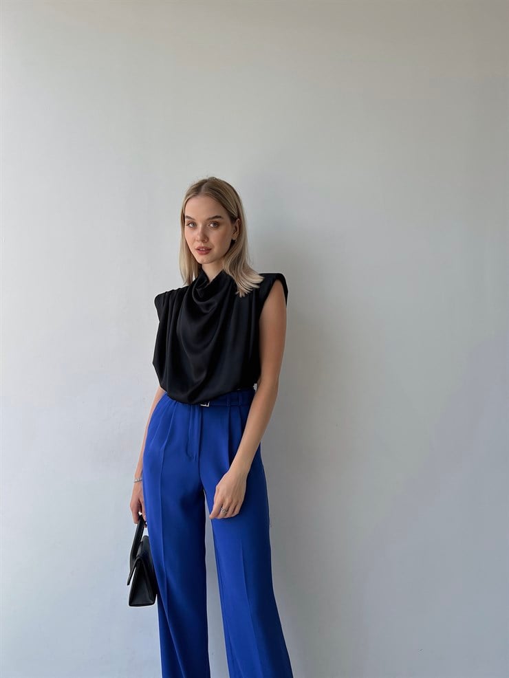 Dökümlü Vatkalı Omuz Lastikli Bel Fornax Kadın Siyah Bluz 22Y000339