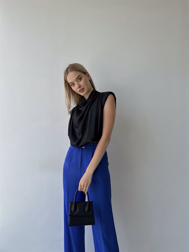 Dökümlü Vatkalı Omuz Lastikli Bel Fornax Kadın Siyah Bluz 22Y000339