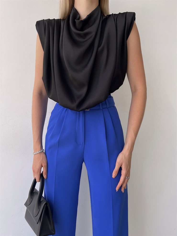 Dökümlü Vatkalı Omuz Lastikli Bel Fornax Kadın Siyah Bluz 22Y000339