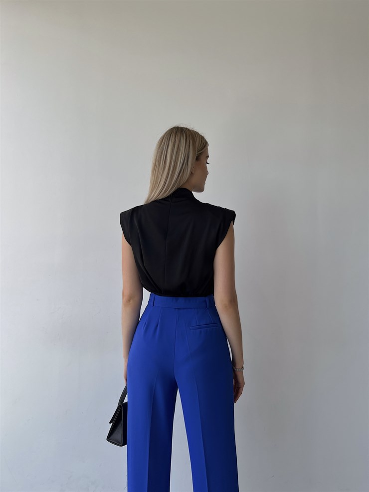 Dökümlü Vatkalı Omuz Lastikli Bel Fornax Kadın Siyah Bluz 22Y000339