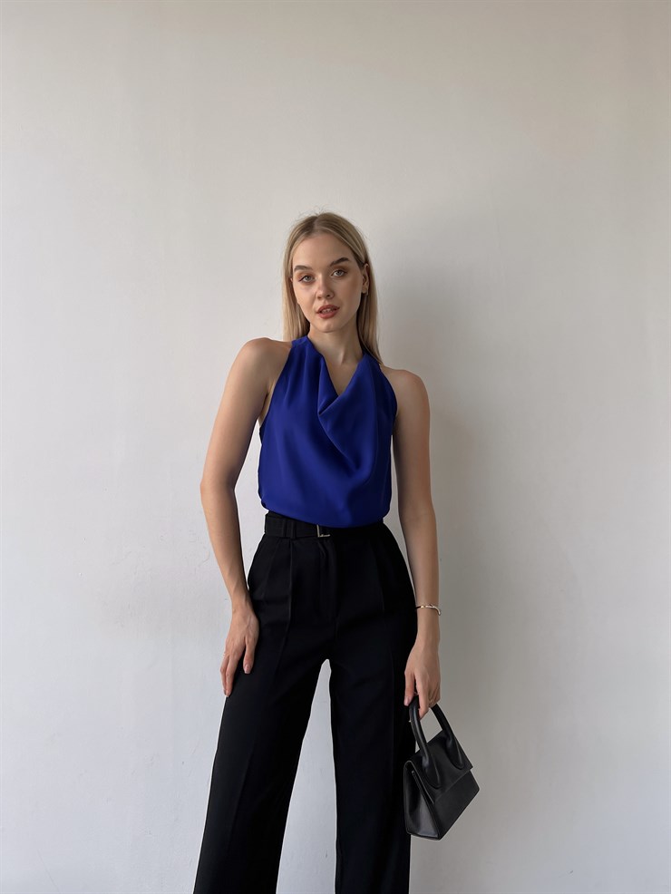 Dökümlü Yaka Sırt Dekolte Zincir Detayı Jewel Kadın Saks Bluz 22Y000157