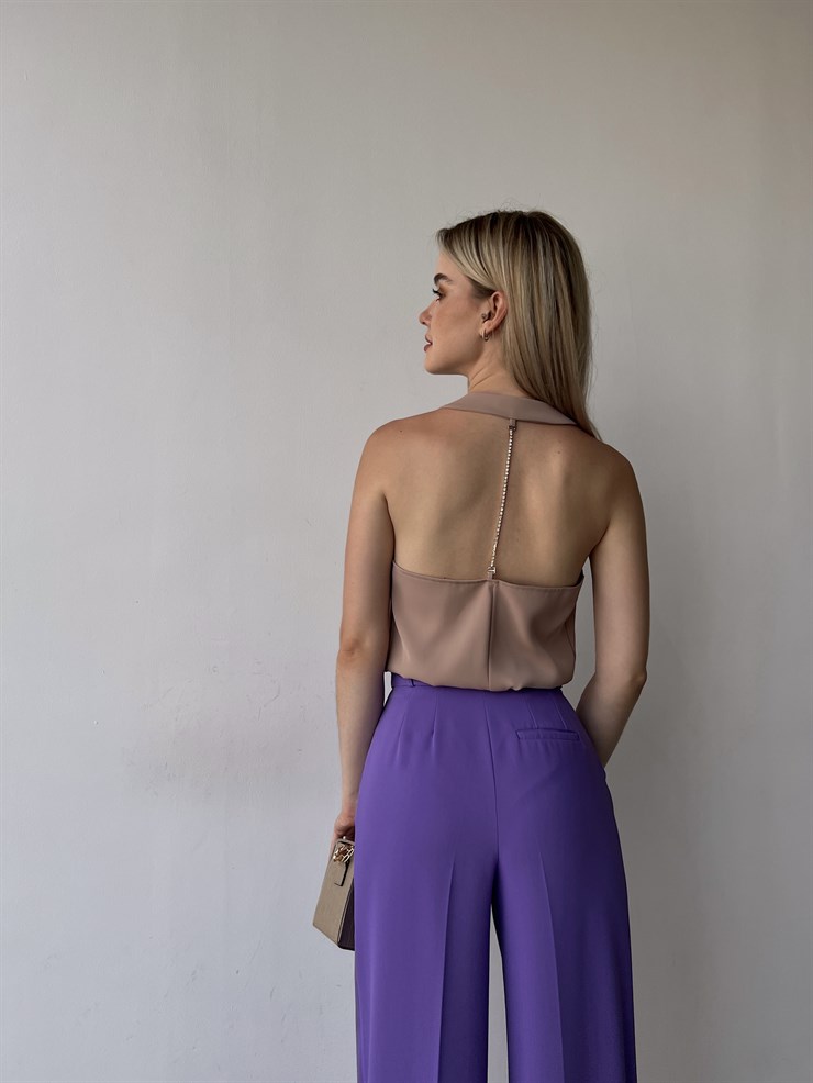 Dökümlü Yaka Sırt Dekolte Zincir Detayı Jewel Kadın Vizon Bluz 22Y000157