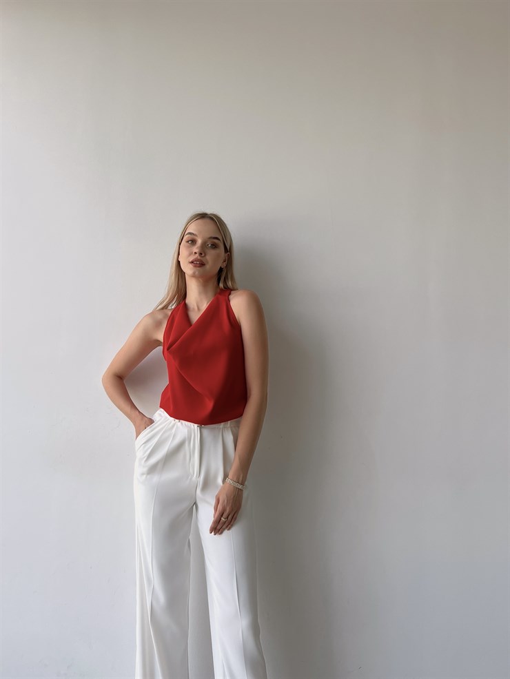 Dökümlü Yaka Sırt Dekolte Zincir Detayı Jewel Kadın Kırmızı Bluz 22Y000157