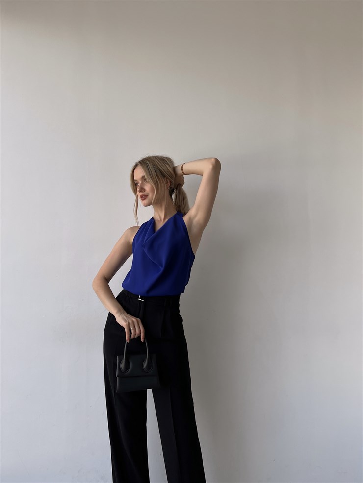 Dökümlü Yaka Sırt Dekolte Zincir Detayı Jewel Kadın Saks Bluz 22Y000157