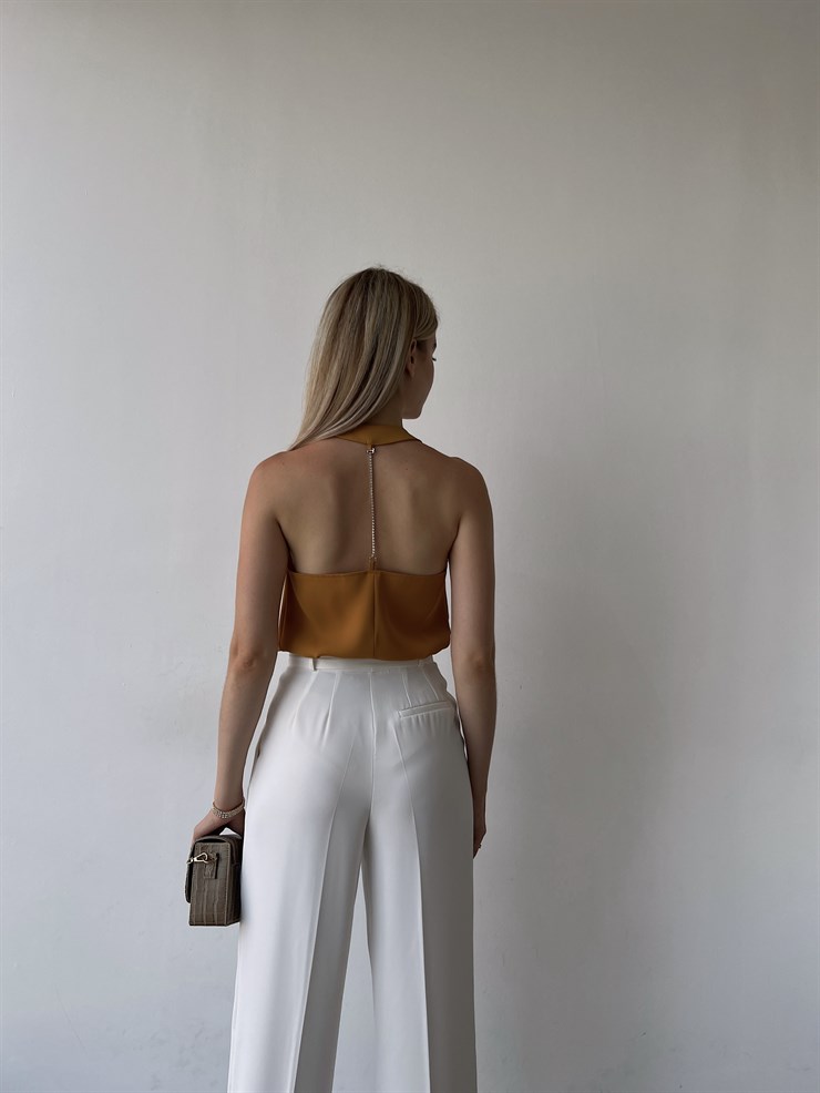 Dökümlü Yaka Sırt Dekolte Zincir Detayı Jewel Kadın Hardal Bluz 22Y000157