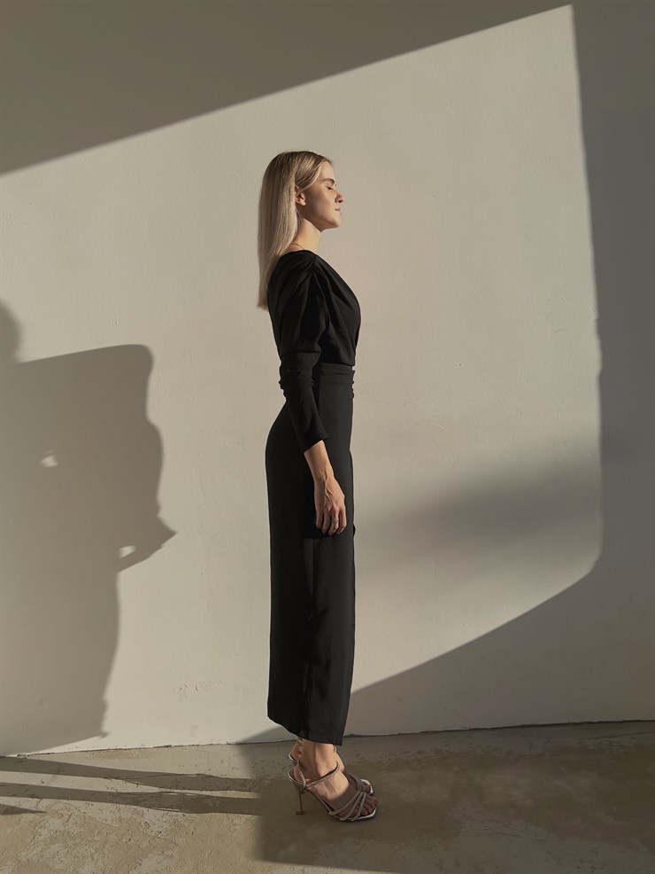 Drape Detaylı Tek Omuz Etek Kısmı Kruvaze Yırtmaçlı Lowry Kadın Siyah Midi Boy Elbise 23K000091