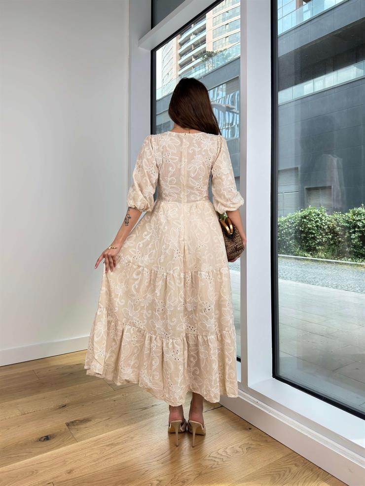 Önü Düğmeli Lastikli Yarım Kol Brode Kadın Bej Güpürlü elbise 23Y000208