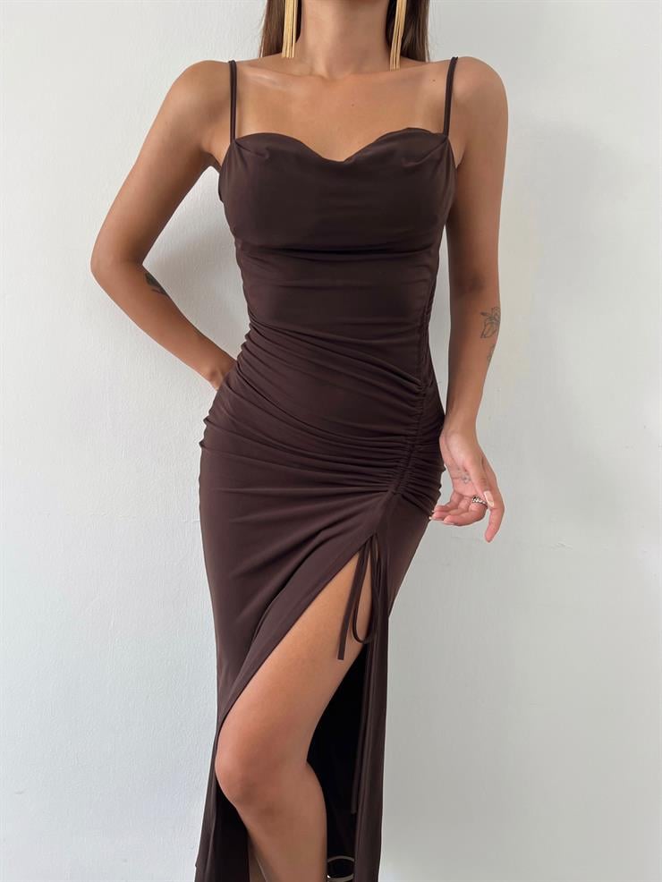 İnce Askılı Yandan Büzgü Detaylı Edin Kadın Kahve Elbise 23Y000610