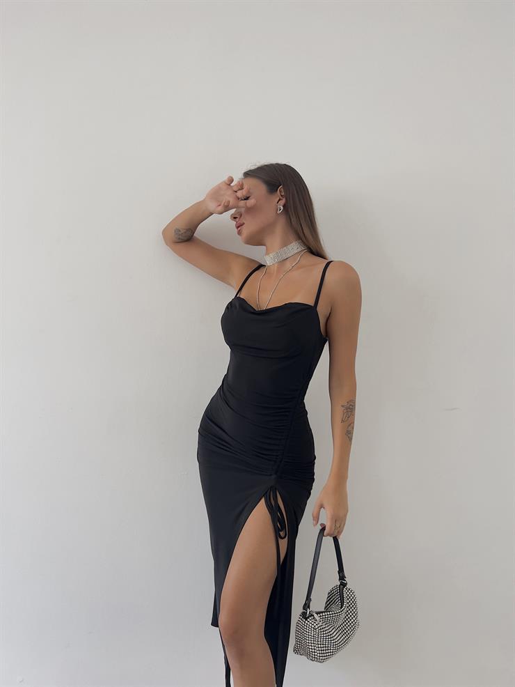 İnce Askılı Yandan Büzgü Detaylı Edin Kadın Siyah Elbise 23Y000610