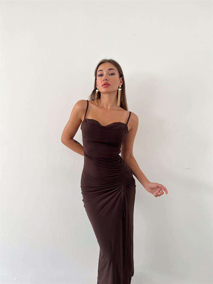 İnce Askılı Yandan Büzgü Detaylı Edin Kadın Kahve Elbise 23Y000610