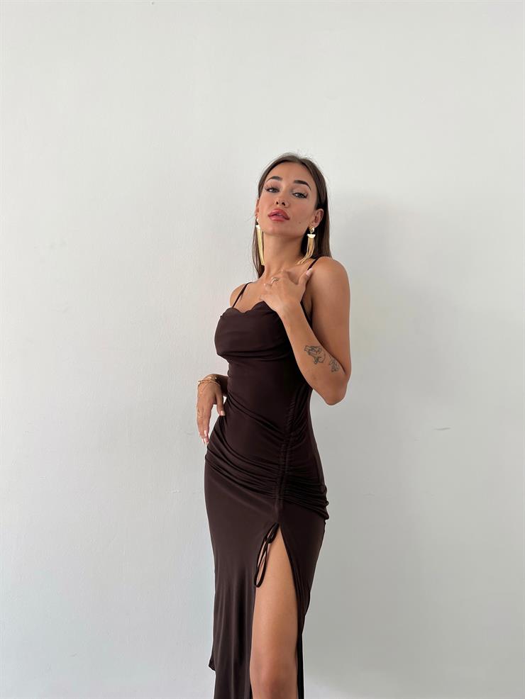 İnce Askılı Yandan Büzgü Detaylı Edin Kadın Kahve Elbise 23Y000610