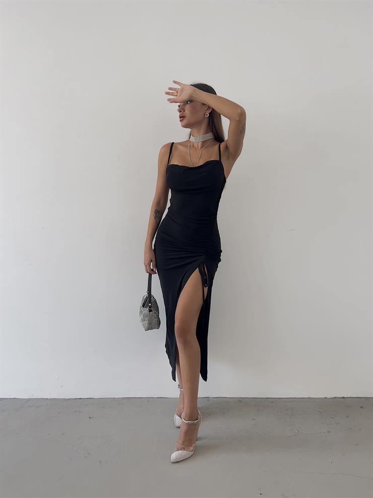 İnce Askılı Yandan Büzgü Detaylı Edin Kadın Siyah Elbise 23Y000610