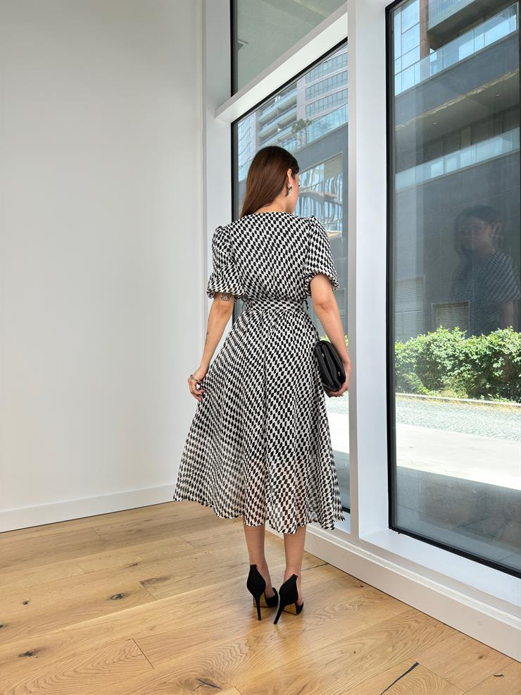 V Yaka Beli Kemerli Eeva Kadın Desenli Siyah Midi Elbise 24Y720