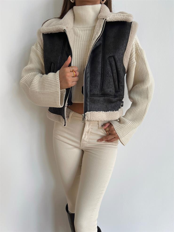 İçi Peluş Kürklü Yanları Cepli Fermuar Kapamalı Eferi Kadın Siyah Yelek 24k000057