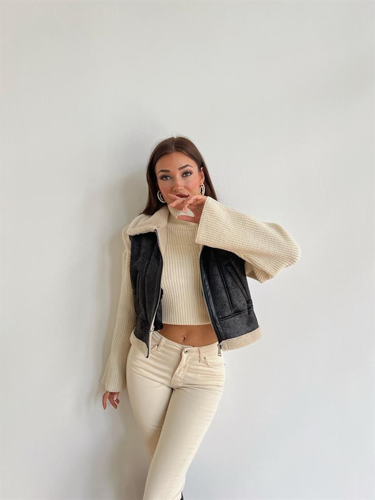 İçi Peluş Kürklü Yanları Cepli Fermuar Kapamalı Eferi Kadın Siyah Yelek 24k000057