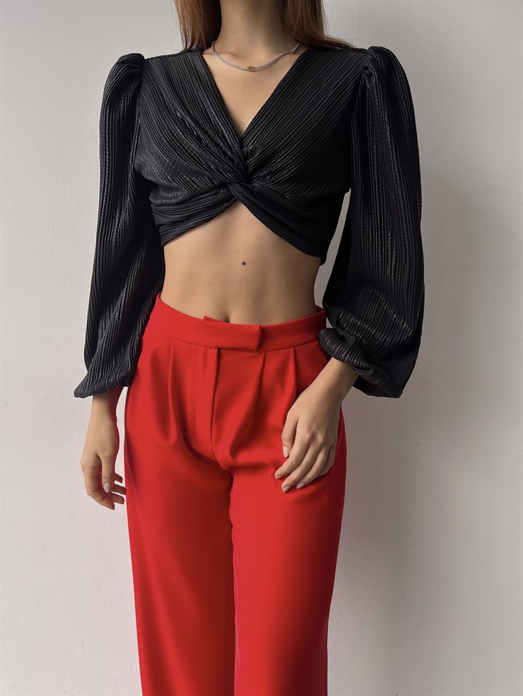 V Yaka Crop Uzun Kollu Emira Kadın Siyah Bluz 23K000317