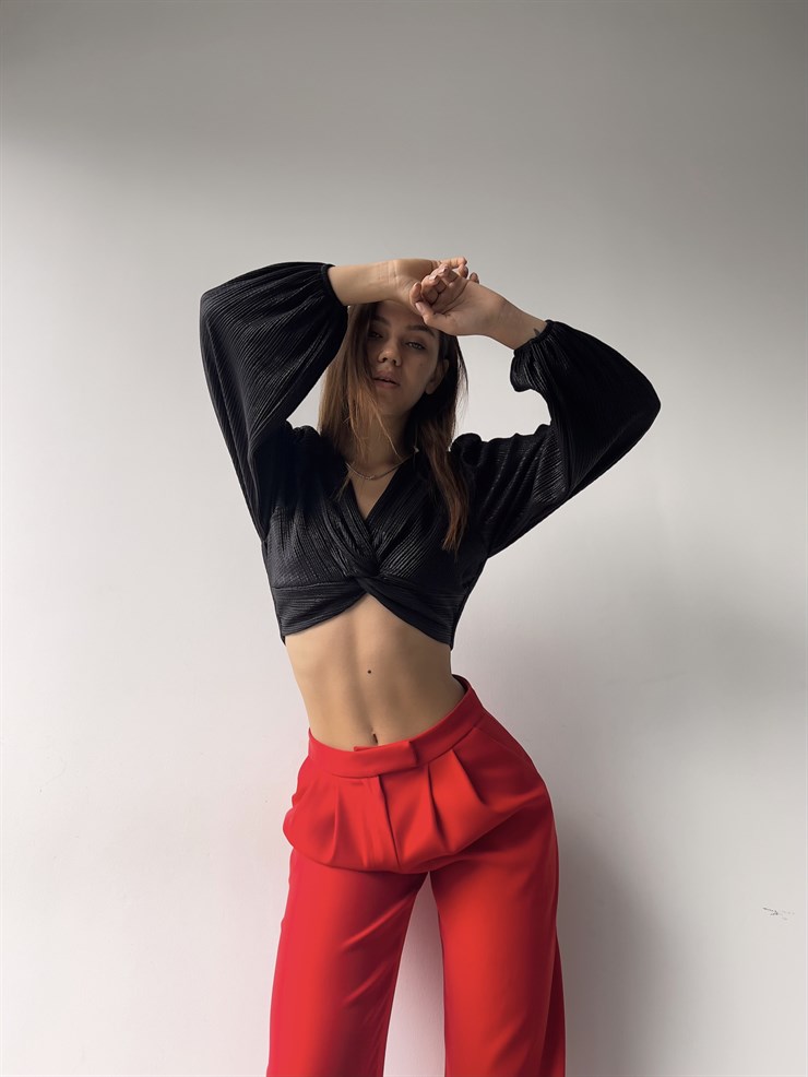 V Yaka Crop Uzun Kollu Emira Kadın Siyah Bluz 23K000317