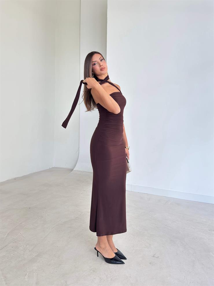 Kendinden Kuşaklı Drape Detaylı Arkası Yırtmaçlı Emrick Kahve Kadın Elbise 26K228