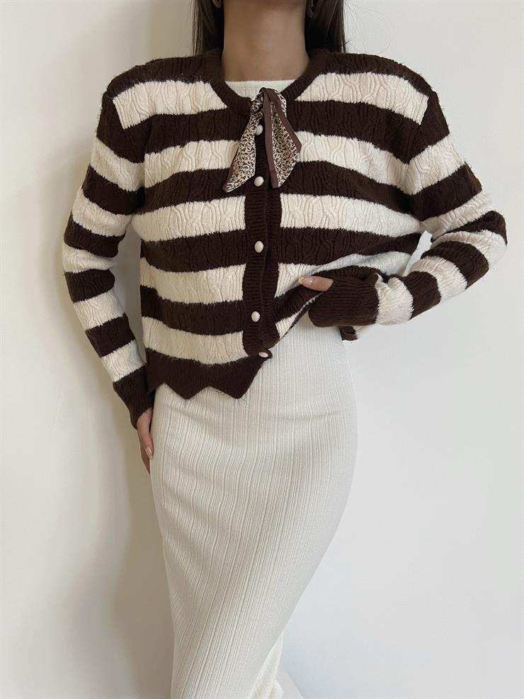 Önü Kurdele Detaylı Düğmeli Eryk Kadın Kahve Çizgili Hırka 24k000088