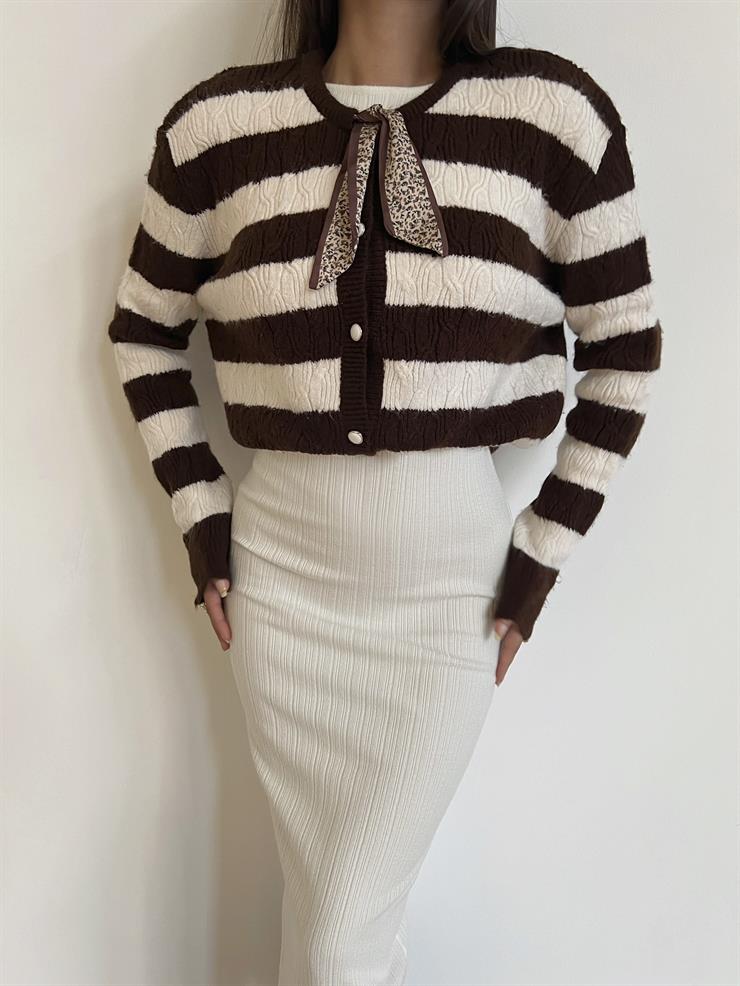 Önü Kurdele Detaylı Düğmeli Eryk Kadın Kahve Çizgili Hırka 24k000088