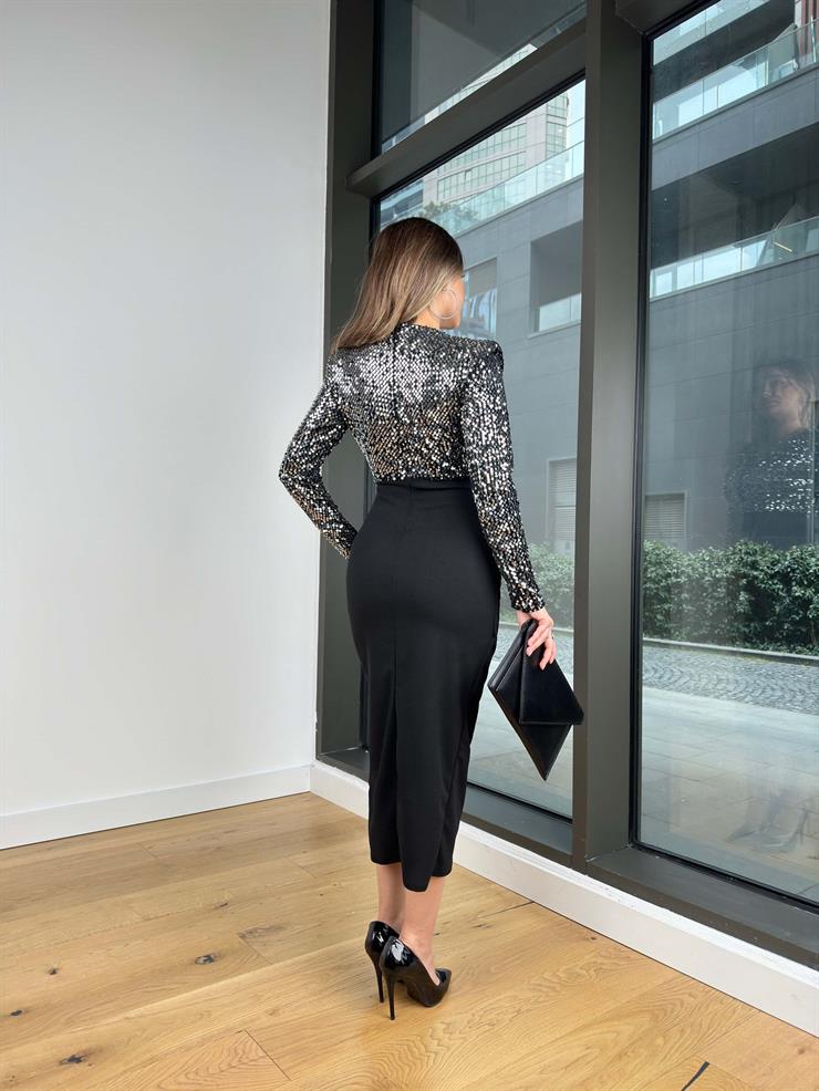 Kruvaze Yaka Üst Kısmı Payetli Uzun Kol Eteği Kruvaze Esmir Gümüş Kadın Midi Elbise 25K485