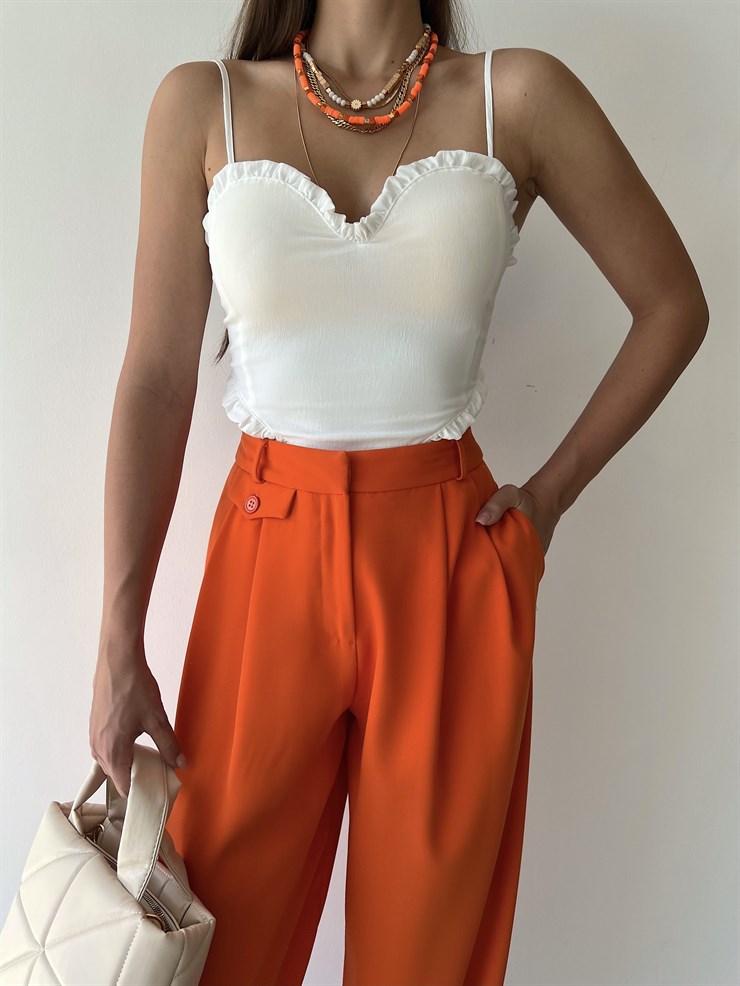 Eteği Üçgen Detay Kalp Yaka Anya Kadın Beyaz Bluz 22K000571