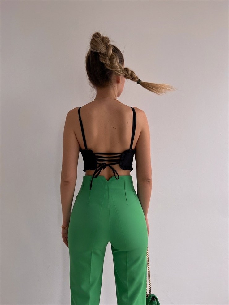 Eteği Üçgen Detay Kalp Yaka Anya Kadın Siyah Bluz 22K000571