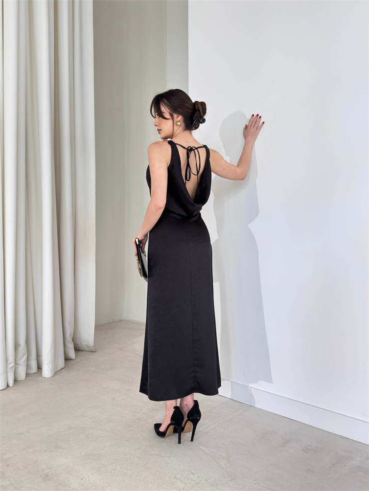 Aksesuar Detaylı Sırtı İp Ve Degaje Detaylı Siyah Midi Fabiola Kadın Elbise 26Y135