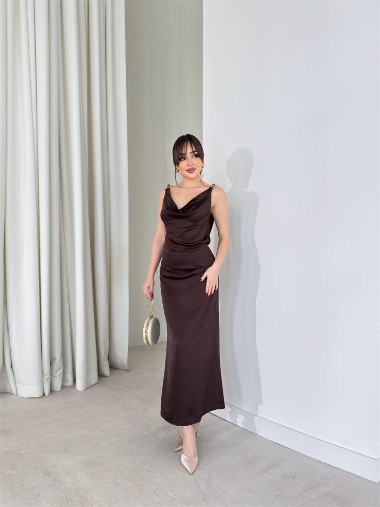 Aksesuar Detaylı Sırtı İp Ve Degaje Detaylı Kahverengi Midi Fabiola Kadın Elbise 26Y135