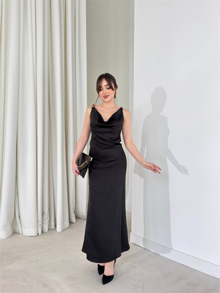 Aksesuar Detaylı Sırtı İp Ve Degaje Detaylı Siyah Midi Fabiola Kadın Elbise 26Y135