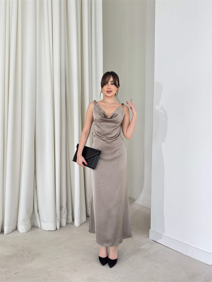 Aksesuar Detaylı Sırtı İp Ve Degaje Detaylı Haki Midi Fabiola Kadın Elbise 26Y135