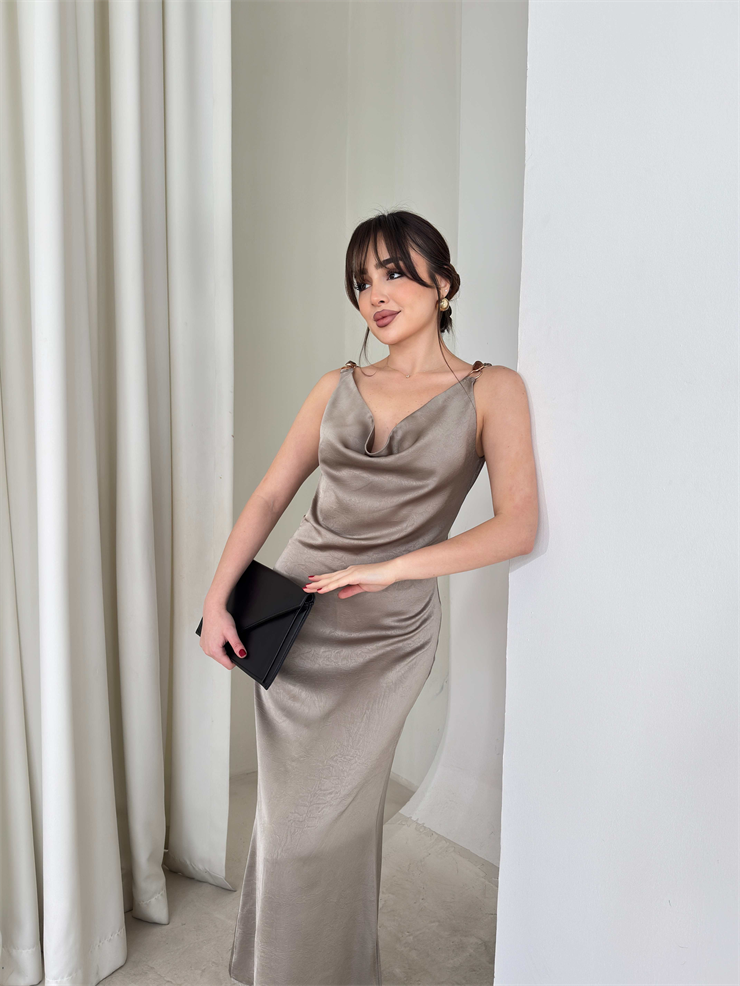 Aksesuar Detaylı Sırtı İp Ve Degaje Detaylı Haki Midi Fabiola Kadın Elbise 26Y135