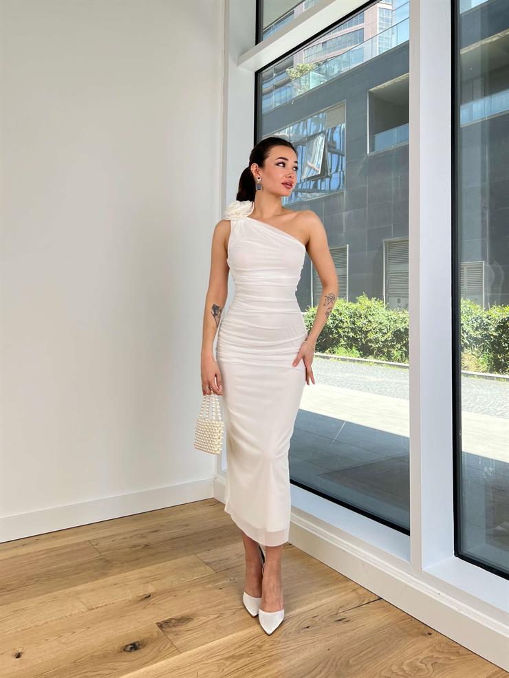 Tek Omuz Aksesuar Detaylı Drapeli Fabios Kadın Beyaz Midi Elbise 24Y399