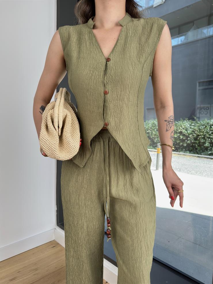 V Yaka Düğmeli Bluz Bol Paça Belden Bağlamalı Pantolon Felina Haki Kadın Takım 25Y439