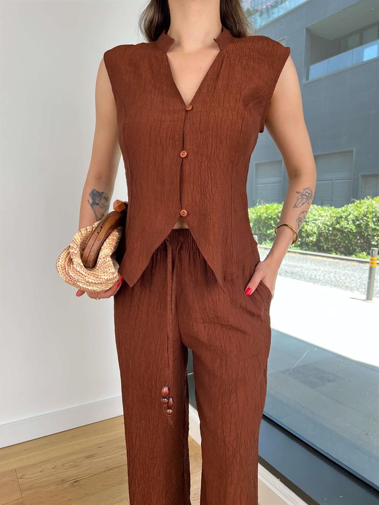 V Yaka Düğmeli Bluz Bol Paça Belden Bağlamalı Pantolon Felina Kahve Kadın Takım 25Y439