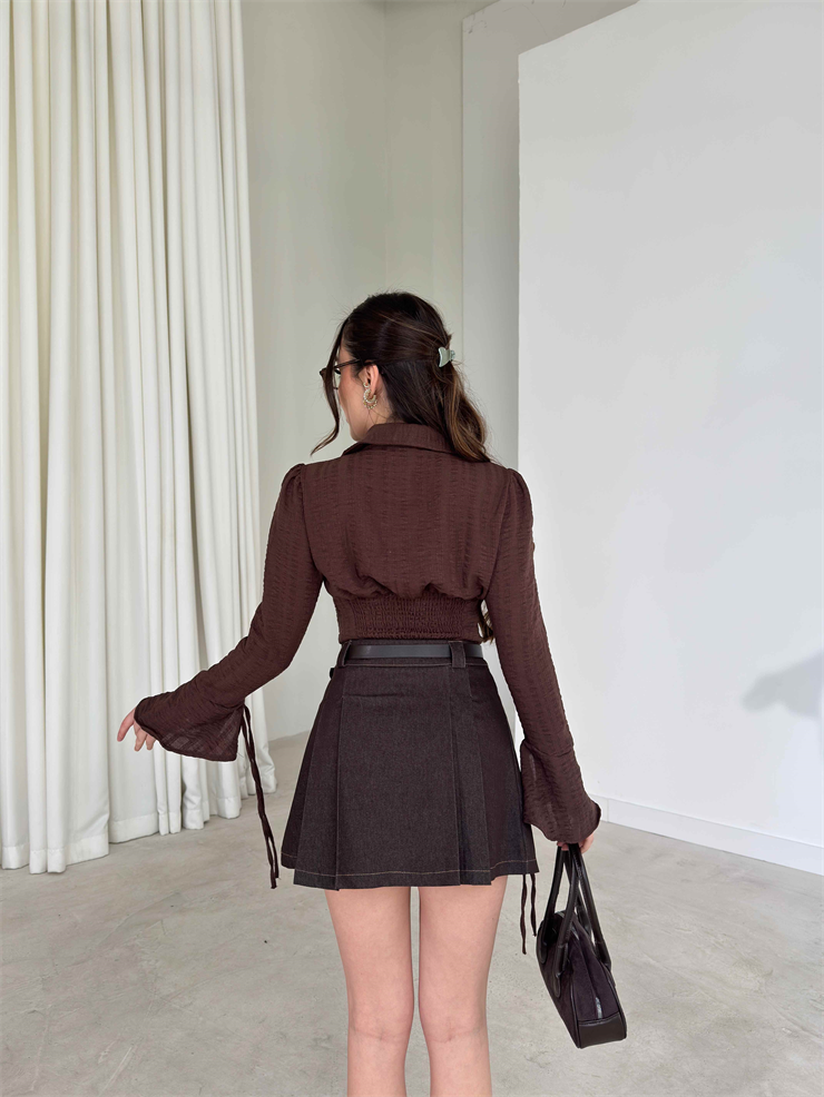 Yakası Fırfırlı V Yaka Kolları İpli Belden Oturtmalı Fermone Kahve Kadın Bluz 26Y089