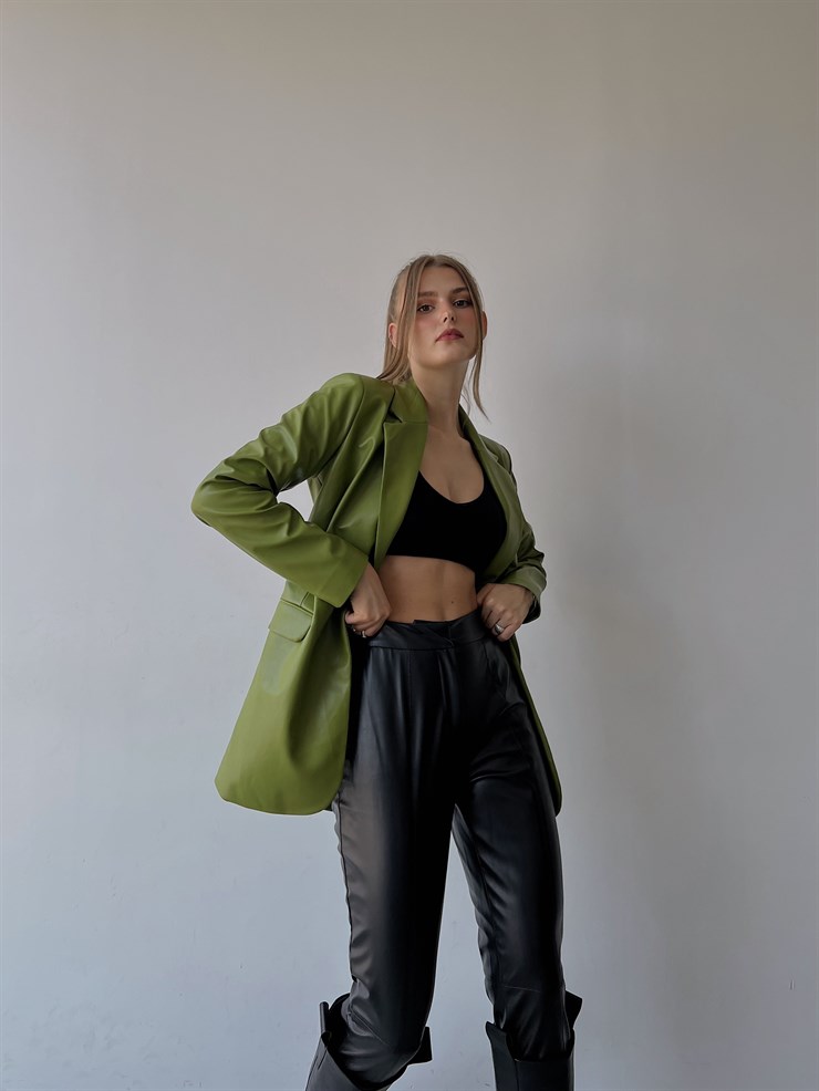 Fermuar Kapamalı Yanları Cepli Geniş Kesim Ballard Kadın Siyah Vegan Deri Pantolon 23K000019