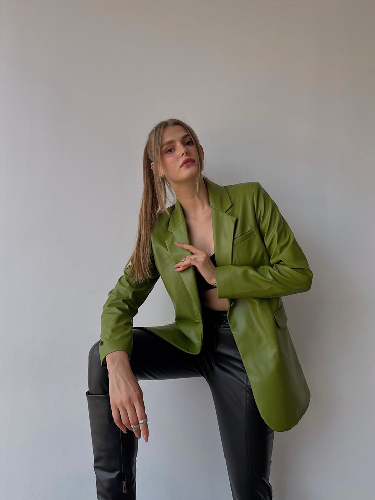 Fermuar Kapamalı Yanları Cepli Geniş Kesim Ballard Kadın Siyah Vegan Deri Pantolon 23K000019